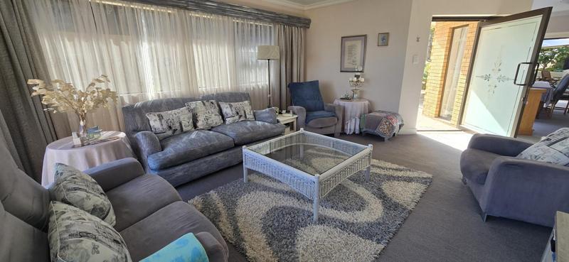 4 Bedroom Property for Sale in Glentana Western Cape